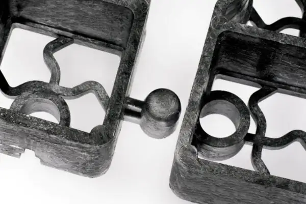 Kratka parkingowa - zbliżenie na sposób łączenia ze sobą