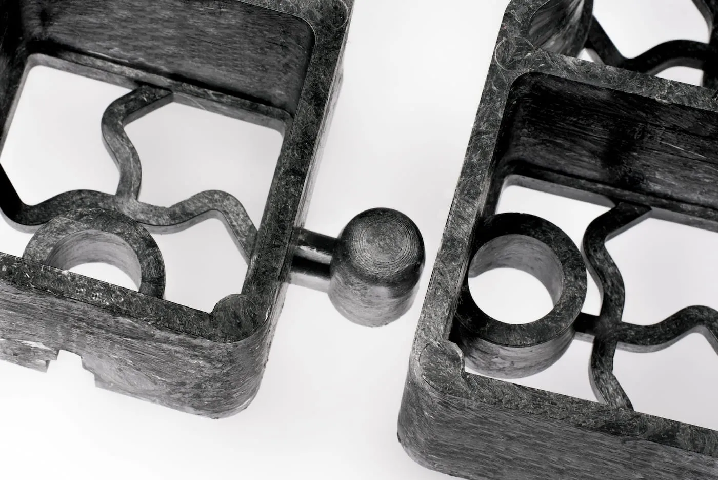 Kratka parkingowa - zbliżenie na sposób łączenia ze sobą